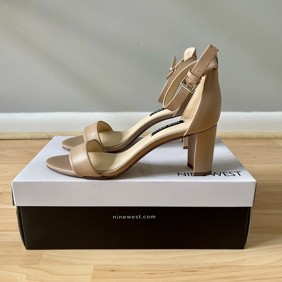 Nine West Pruce Ankle Strap Block Heel Sandals size 6.5W - Picture 5 of 8